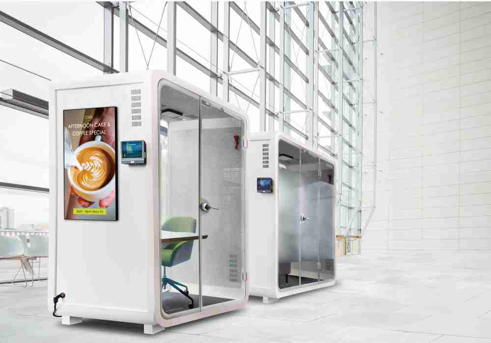 尊时凯龙子公司达擎之智慧行动办公舱，，，，采用PDLC智能调光玻璃设计，，，，透过通电与断电的电流切换，，，呈现透明与雾面效果，，具节能降耗特性并兼顾隐私，，，确保信息安全